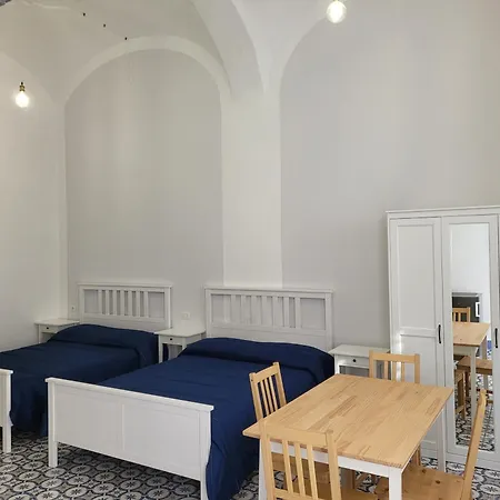 Apartament Vesuviana *